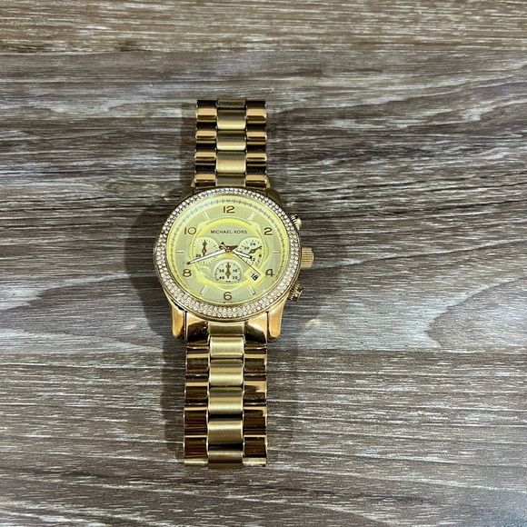 MICHAEL KORS GOLD WATCH WITH CRYSTAL DETAIL - Picture 7 of 11